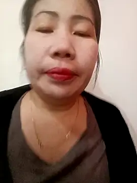 Snapshot of Reema_143 chatting on 02-15-26, 03:58 Reema 143 online show from 02-15-26, 03:58