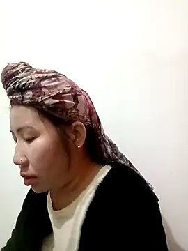 Snapshot of Reema_143 chatting on 02-16-26, 12:56 Reema 143 online show from 02-16-26, 12:56