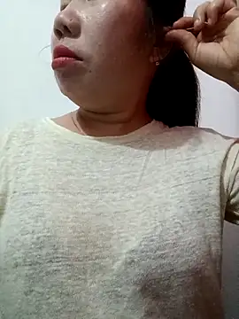 Snapshot of Reema_143 chatting on 02-17-26, 01:02 Reema 143 online show from 02-17-26, 01:02