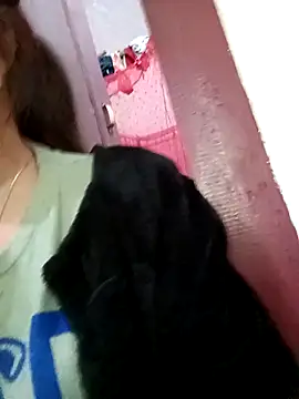 Snapshot of Reema_143 chatting on 02-21-26, 04:13 Reema 143 online show from 02-21-26, 04:13