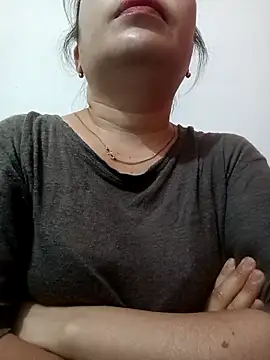 Snapshot of Reema_143 chatting on 02-24-26, 12:30 Reema 143 online show from 02-24-26, 12:30