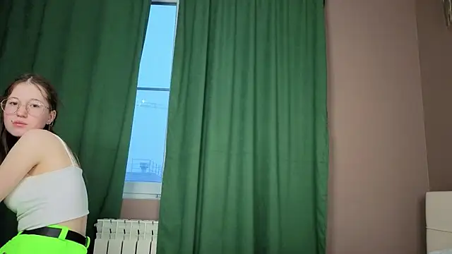 MiraFenech online show from 11-28-25, 05:32