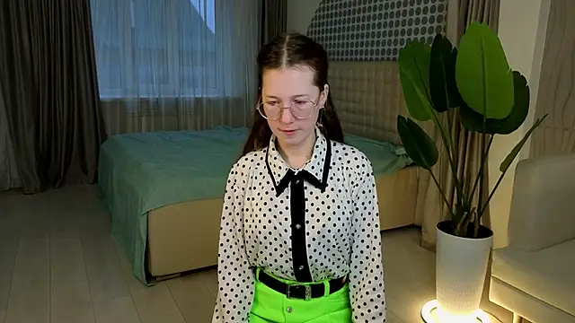 MiraFenech online show from 12-03-25, 05:26