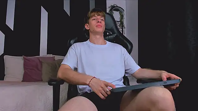 Ostin Saints online show from 03-11-26, 04:02