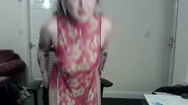 Snapshot of Persha_XX chatting on 11-19-25, 06:41 Persha XX online show from 11-19-25, 06:41