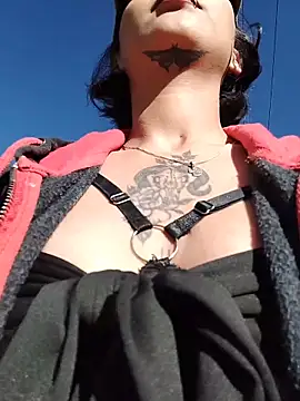 Zoe addiction online show from 11-25-25, 12:38