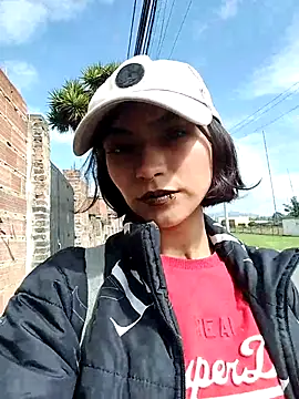 Zoe addiction online show from 11-30-25, 01:59