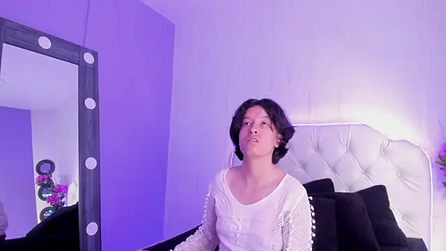 Snapshot of CoralAndOcean_ chatting on 12-01-25, 01:05 CoralAndOcean online show from 12-01-25, 01:05