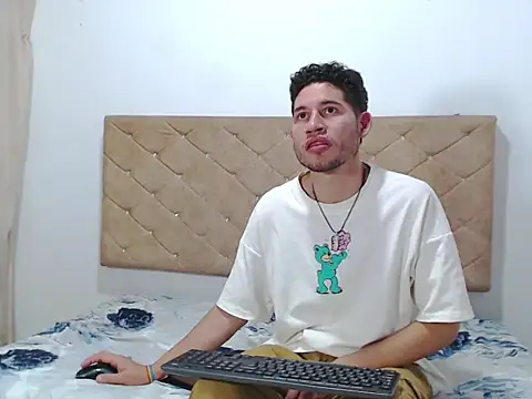 Snapshot of crissex3 chatting on 02-10-26, 08:02 crissex3 online show from 02-10-26, 08:02