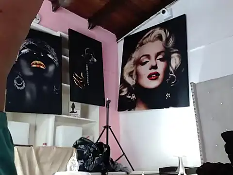 Snapshot of crissex3 chatting on 02-16-26, 02:13 crissex3 online show from 02-16-26, 02:13