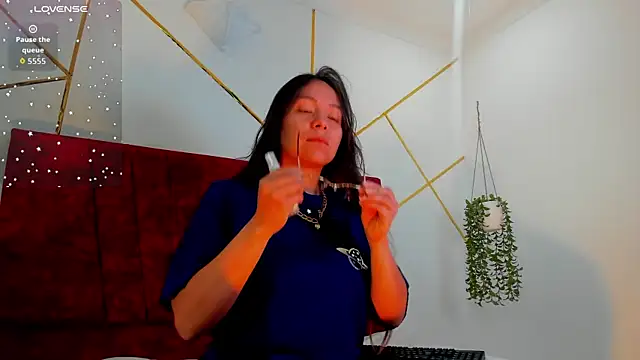 Julieta Lein  online show from 01-10-26, 12:29