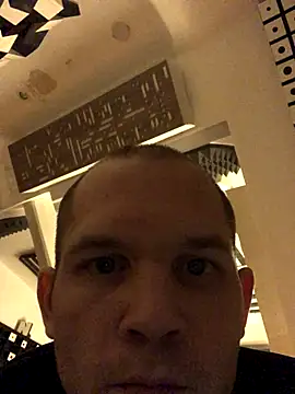 Snapshot of Spielzeugtwink chatting on 11-19-25, 05:13 Spielzeugtwink online show from 11-19-25, 05:13