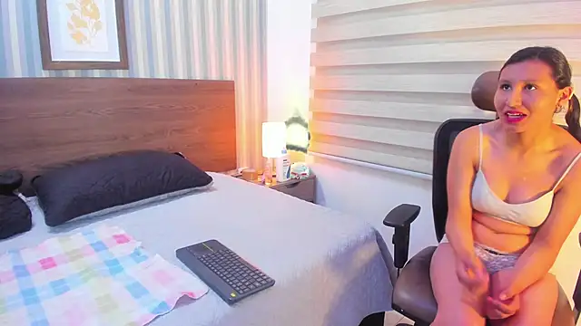 Katy Gomez  online show from 12-04-25, 01:42