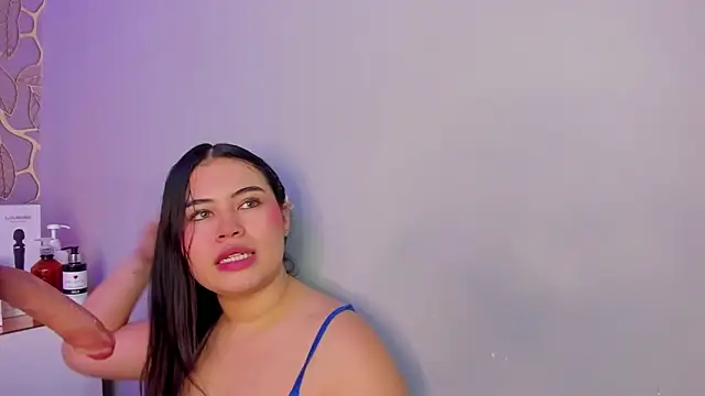 monserrat cutte online show from 12-19-25, 04:08