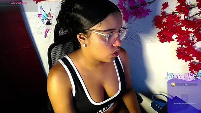 Snapshot of chleo_rosse chatting on 06-16-26, 01:30 chleo rosse online show from 06-16-26, 01:30