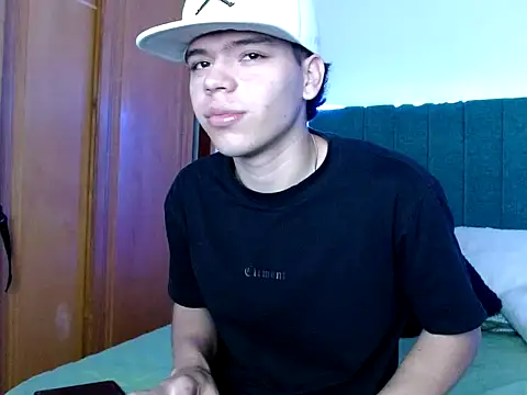 Snapshot of Lincon_Ale chatting on 12-04-25, 08:28 Lincon Ale online show from 12-04-25, 08:28