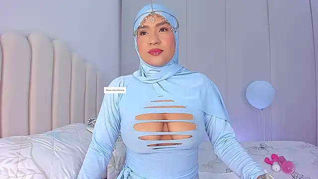 Snapshot of Amira-Zahra chatting on 04-25-26, 10:07 Amira-Zahra online show from 04-25-26, 10:07