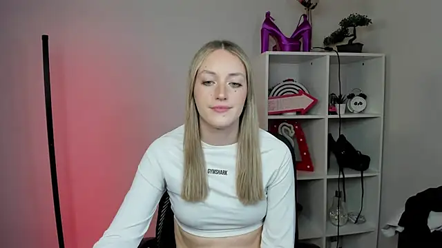 EvelynBlond online show from 03-18-26, 06:33