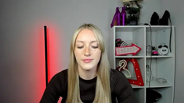 EvelynBlond online show from 05-20-26, 12:44