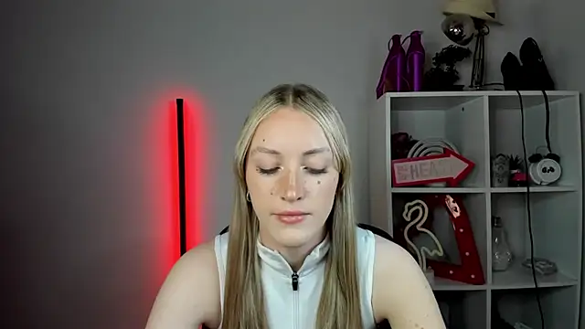EvelynBlond online show from 05-26-26, 12:34