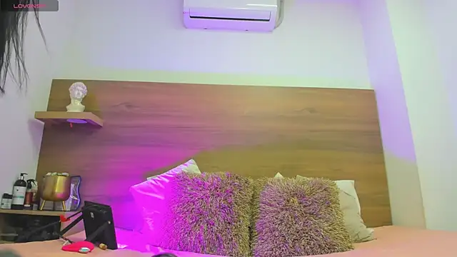 emilyrousee01 online show from 01-08-26, 07:27