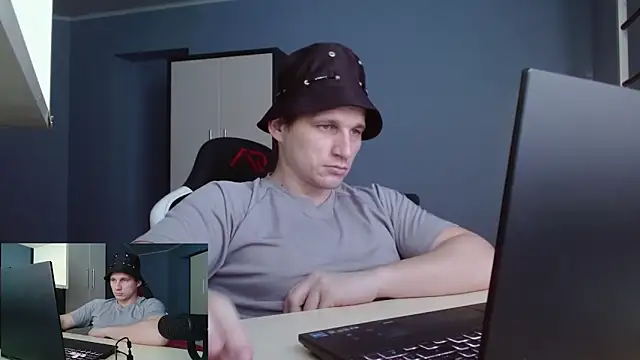 Poliglotjoe1 online show from 02-10-26, 02:21