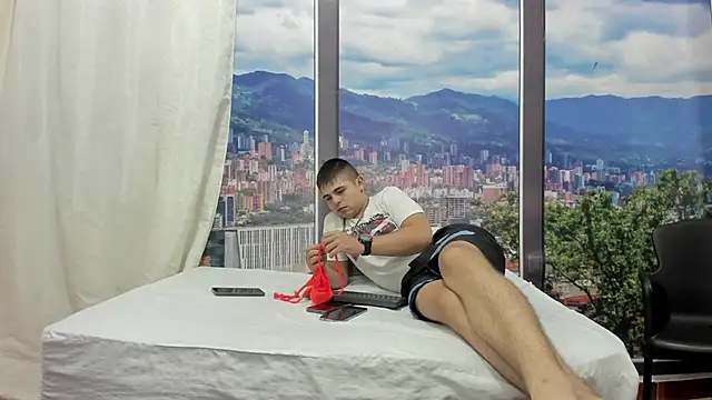 SabrinaAndEddy online show from 04-17-26, 08:34