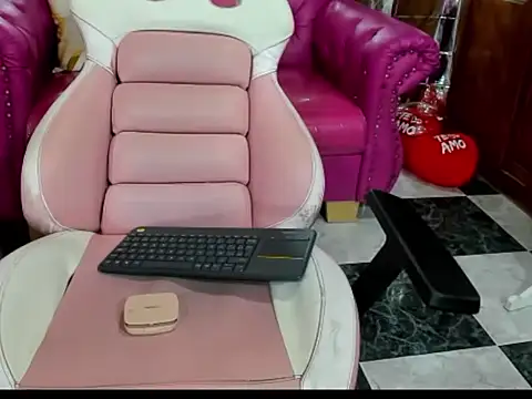 babyschoolgiirl online show from 02-05-26, 12:59