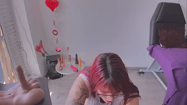 Snapshot of Charlotte1Demony chatting on 11-28-25, 03:58 Charlotte1Demony online show from 11-28-25, 03:58