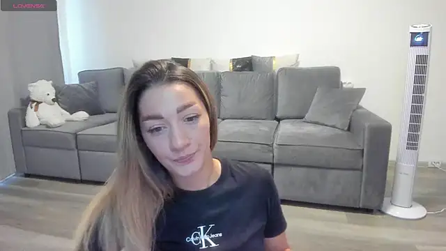 Snapshot of rossana_doll chatting on 07-14-26, 07:13 rossana doll online show from 07-14-26, 07:13