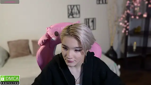 Snapshot of Megan_Lora chatting on 11-24-25, 02:55 Megan Lora online show from 11-24-25, 02:55