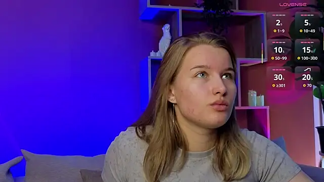 Snapshot of ImiMonroe chatting on 05-17-26, 04:32 ImiMonroe online show from 05-17-26, 04:32