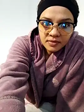 Snapshot of Cadence28 chatting on 11-23-25, 04:23 Cadence28 online show from 11-23-25, 04:23