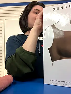 Kora Kat online show from 12-17-25, 07:47