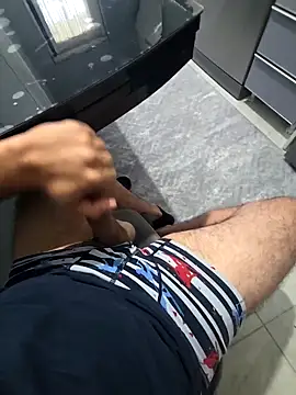 Snapshot of cesmegenc98 chatting on 11-20-25, 01:22 cesmegenc98 online show from 11-20-25, 01:22