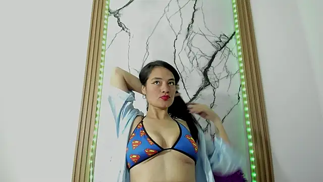 dulce maria hh online show from 11-20-25, 09:14