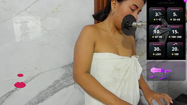 Latina candy01 online show from 04-17-26, 07:06