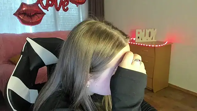 GirlPlayer online show from 04-19-26, 09:19