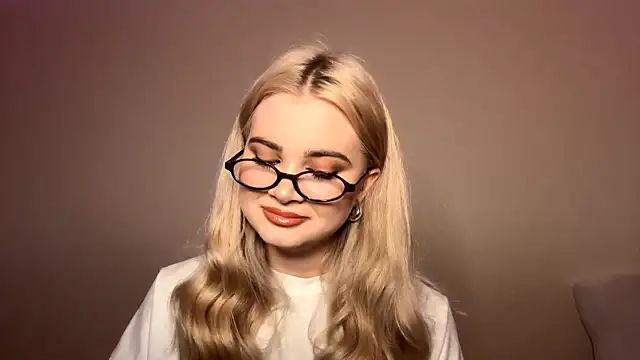 Snapshot of KarissaBoisse chatting on 11-28-25, 05:48 KarissaBoisse online show from 11-28-25, 05:48