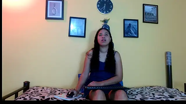 Snapshot of angel18evil chatting on 11-25-25, 11:38 angel18evil online show from 11-25-25, 11:38