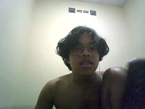 Snapshot of VERTSS2 chatting on 11-20-25, 06:18 VERTSS2 online show from 11-20-25, 06:18