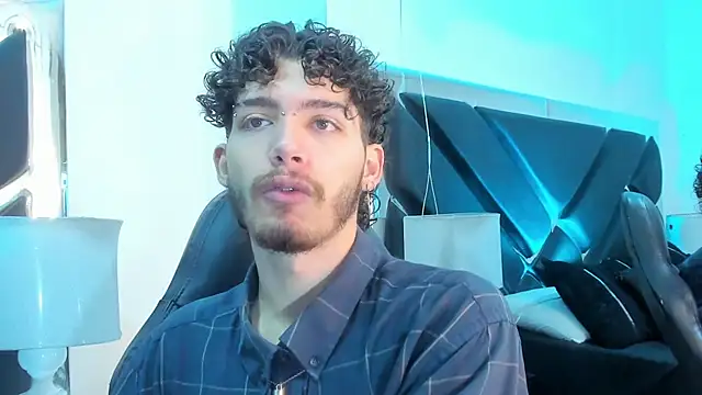 Snapshot of JojoBraando chatting on 12-01-25, 12:15 JojoBraando online show from 12-01-25, 12:15