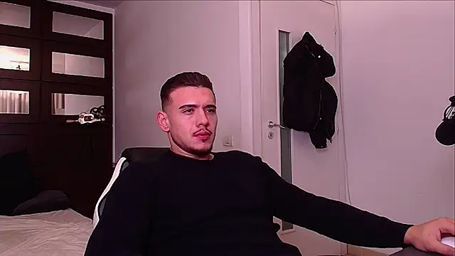 ElijahThorne online show from 12-19-25, 05:36