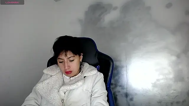 Snapshot of luisa_homes chatting on 02-18-26, 12:56 luisa homes online show from 02-18-26, 12:56