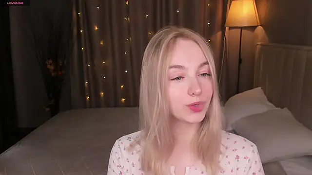 Snapshot of Shy_Polly chatting on 04-26-26, 12:08 Shy Polly online show from 04-26-26, 12:08