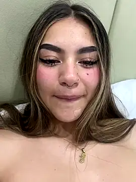 Yunaraa online show from 12-20-25, 04:52