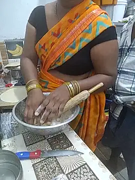 Desicouple1706 online show from 12-21-25, 02:24