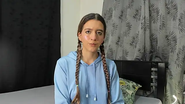 Violeta Gracee online show from 03-29-26, 02:22