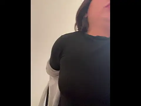     Eva     online show from 11-22-25, 05:39