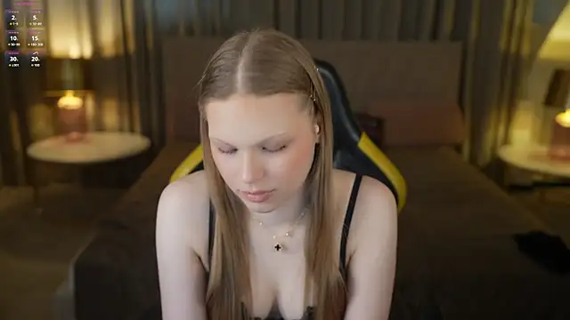 Snapshot of Charlotte_Dreams chatting on 04-24-26, 04:31 Charlotte Dreams online show from 04-24-26, 04:31